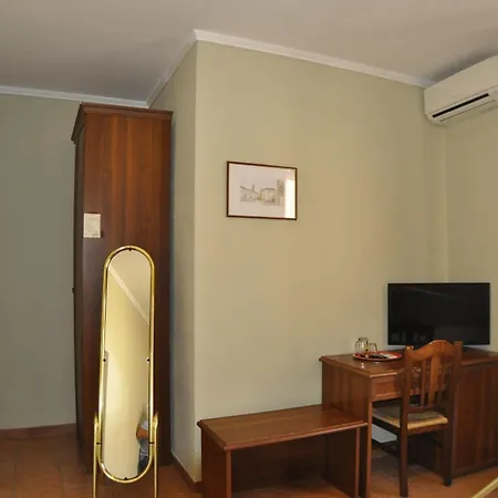 Fioriti Ξενοδοχείο 3*